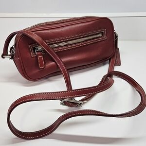 VINTAGE Coach Red Leather Baguette Barrel Crossbody Handbag M23-9589 2002